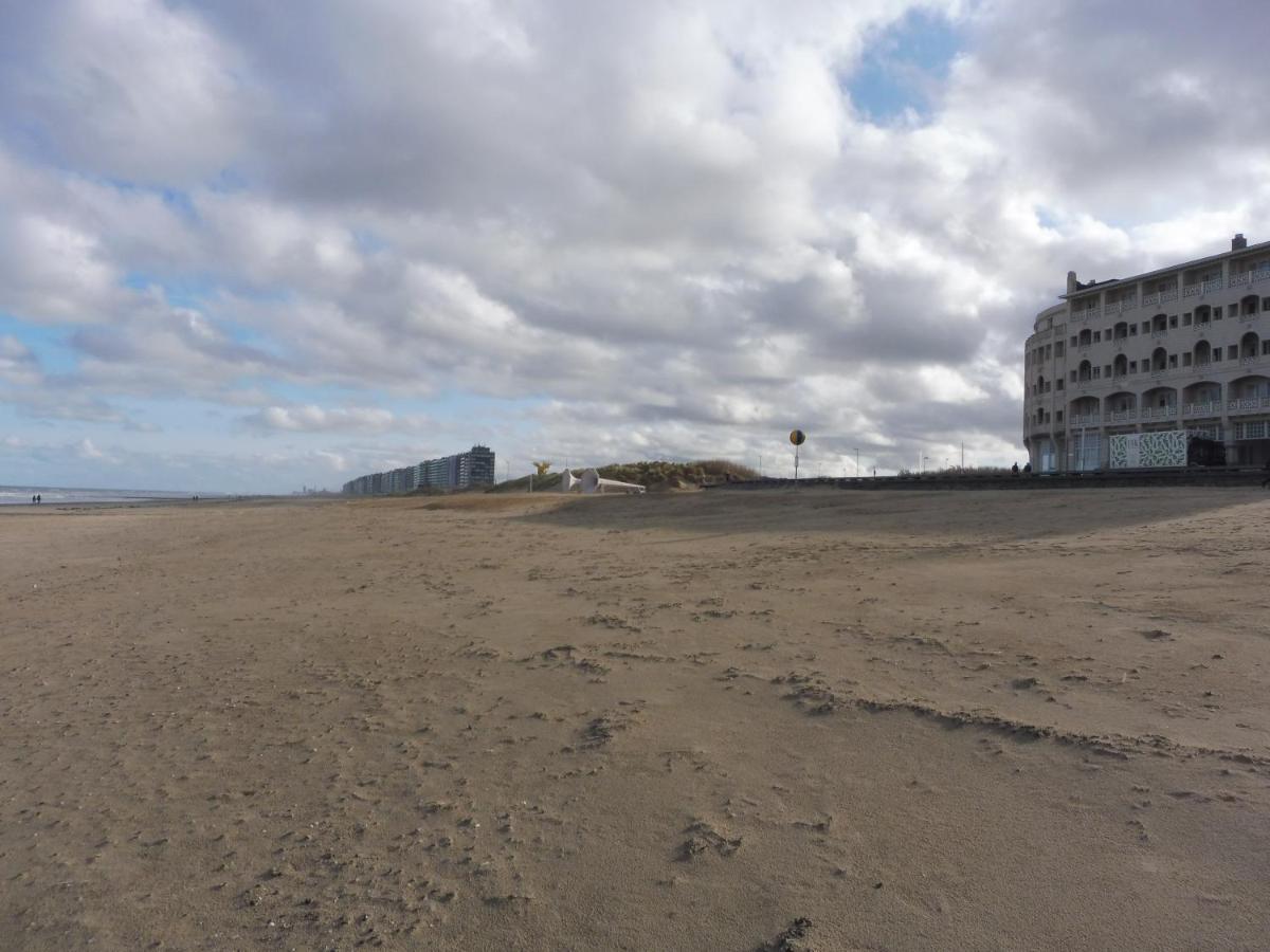 Studio On The Beach With Sea View Διαμέρισμα Middelkerke Εξωτερικό φωτογραφία